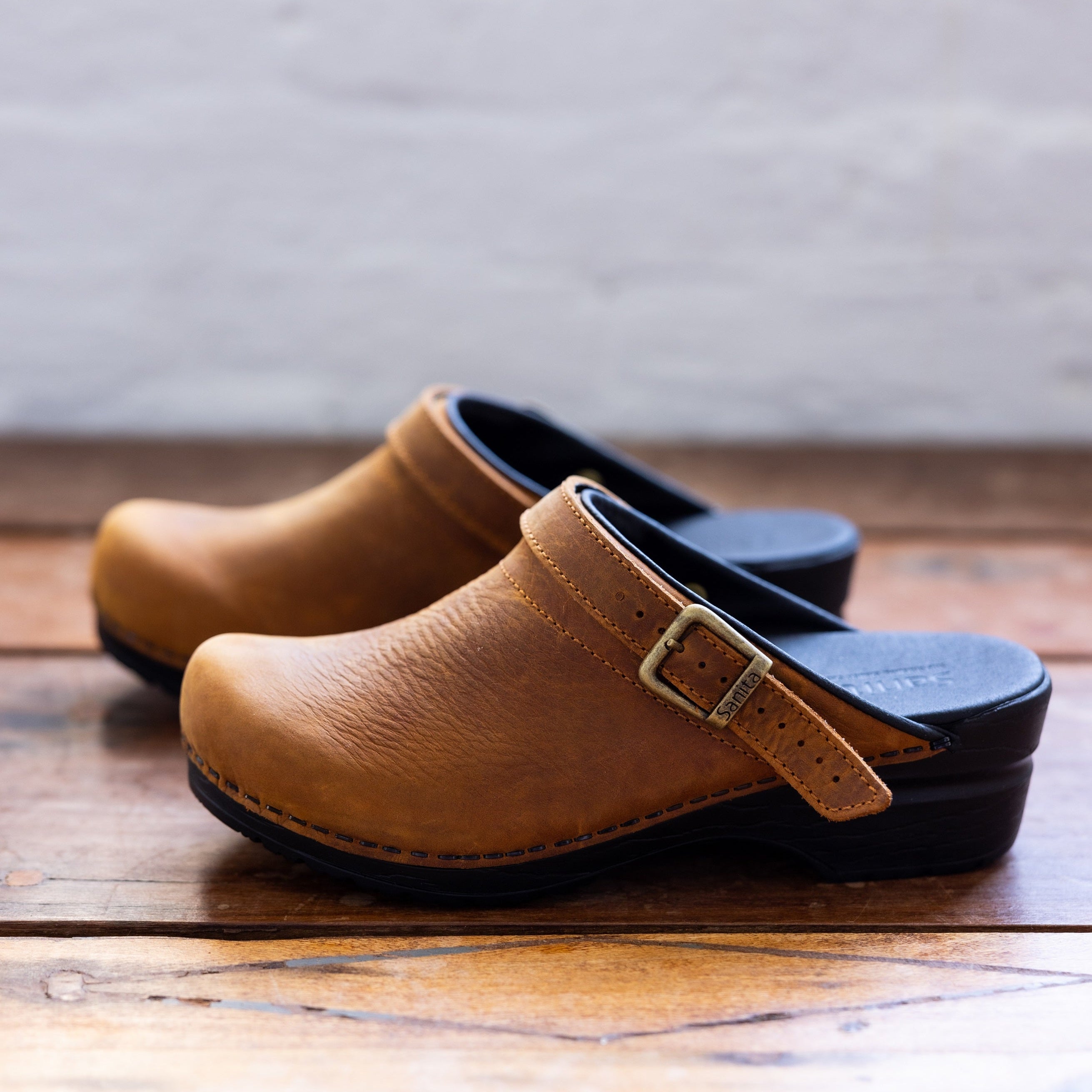 Morse Women's Clog in Chestnut Sanita1