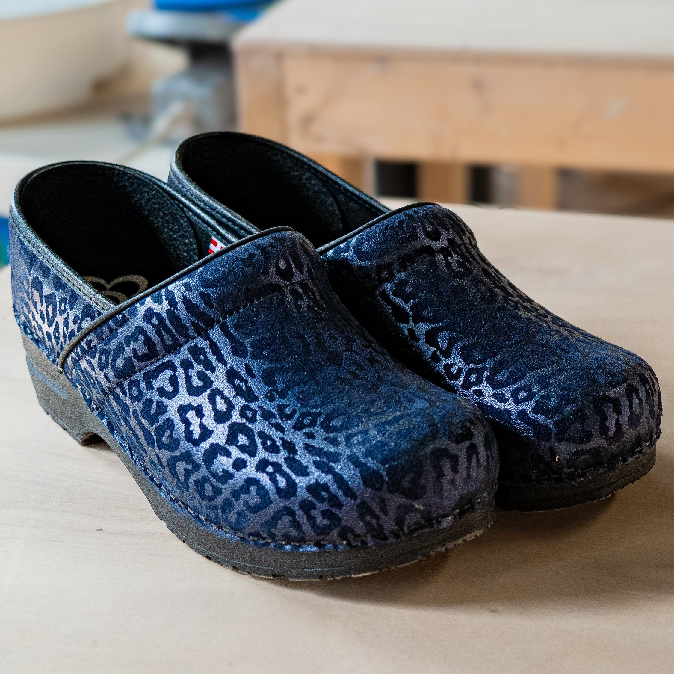 sanita-pardus-women-s-clog-in-