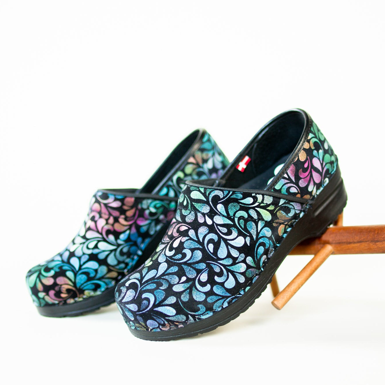 Plume Women's Floral Motif Printed Leather Closed-Back Clog Sanita