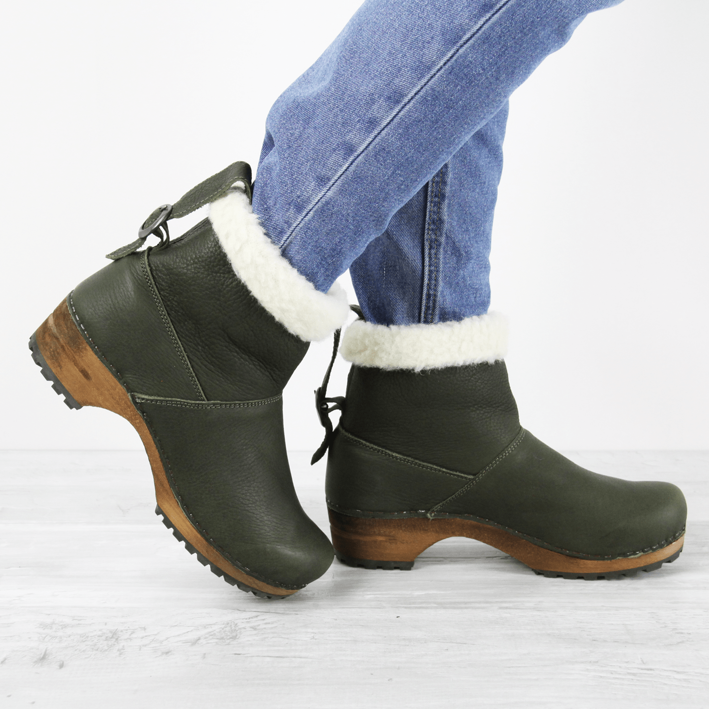 Shearling lined shop clog boots