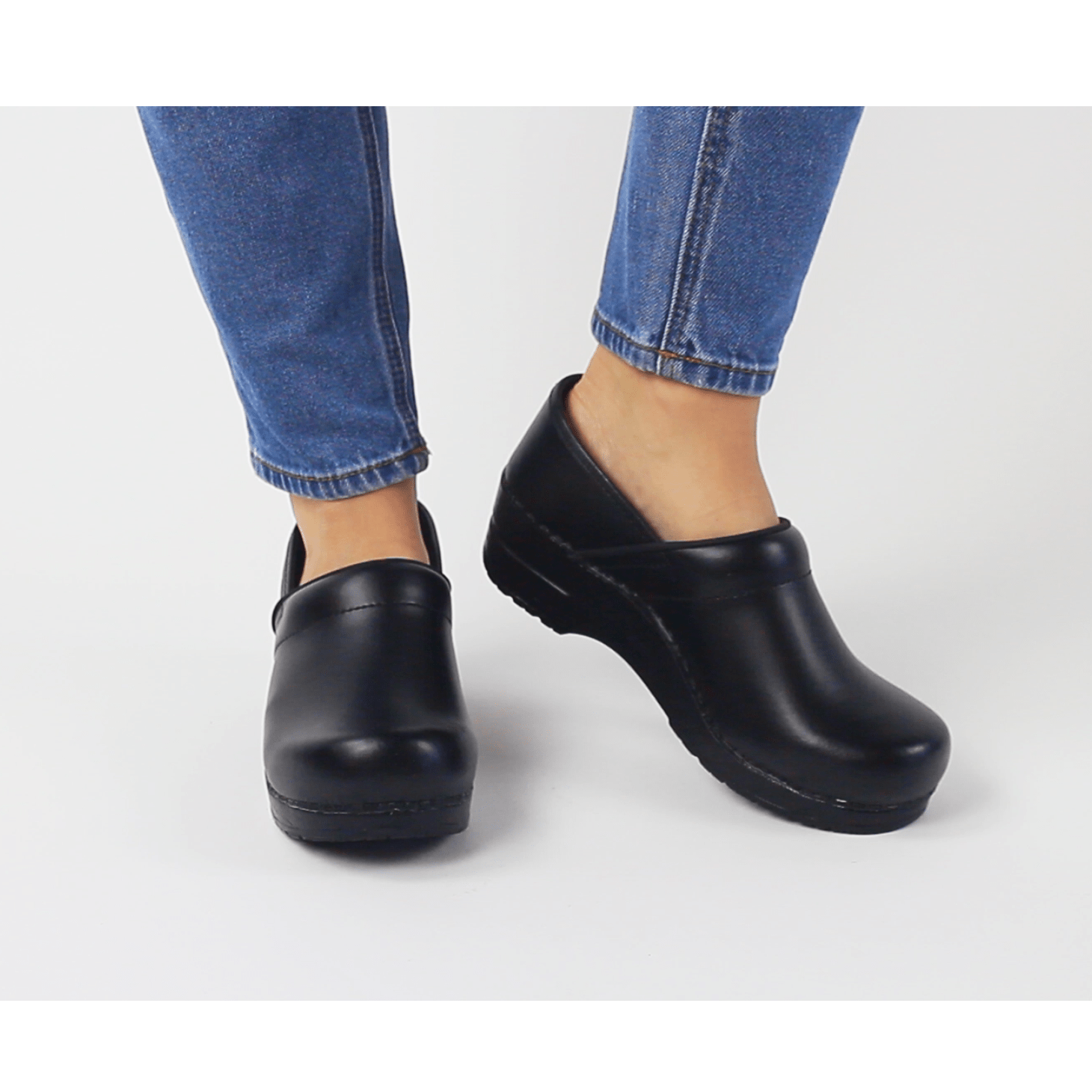 Sanita 2025 black clogs