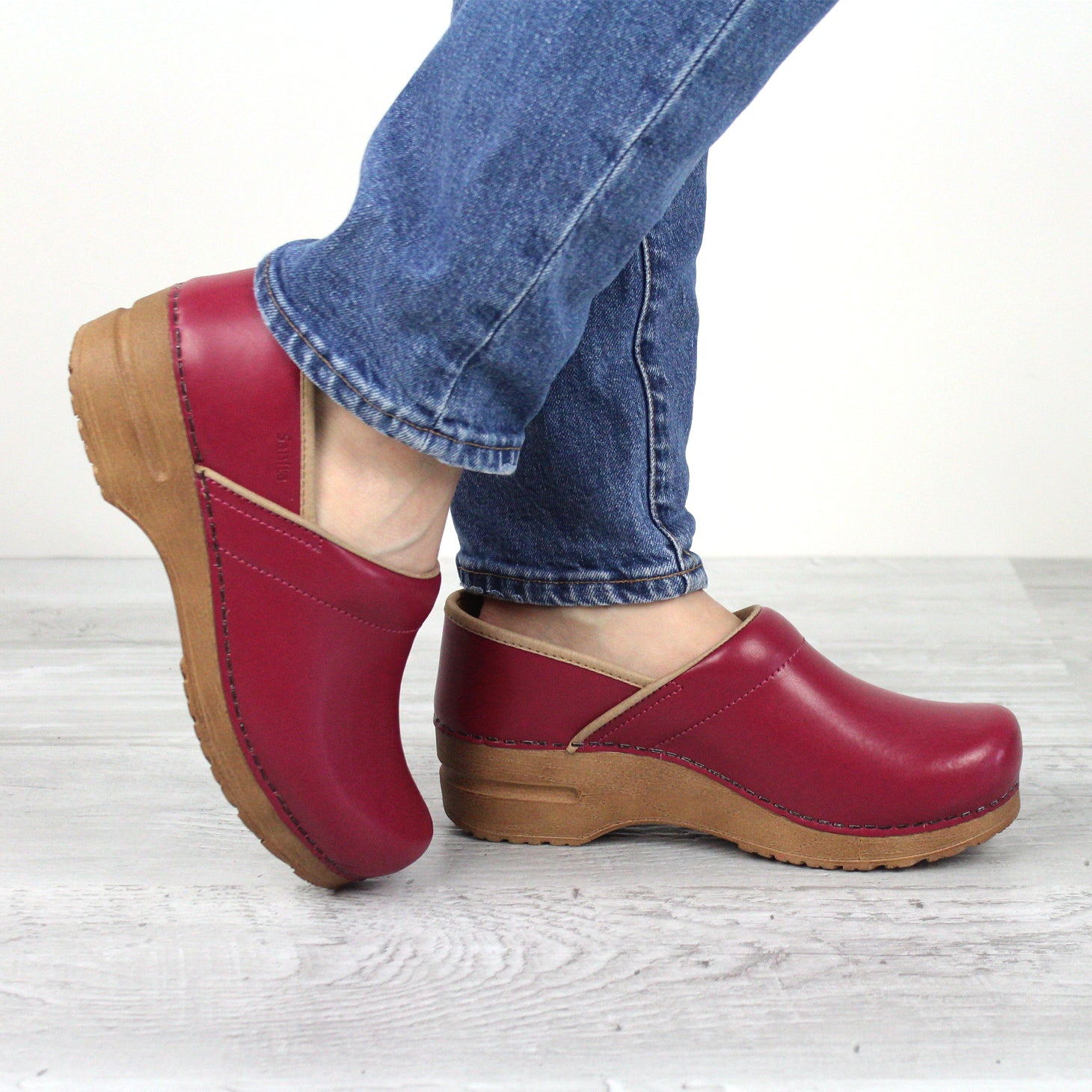 Sanita woman’s Size 36 Euro and 5 us clogs/rubber boots ??❤️❤️ Sanita Women main image 3