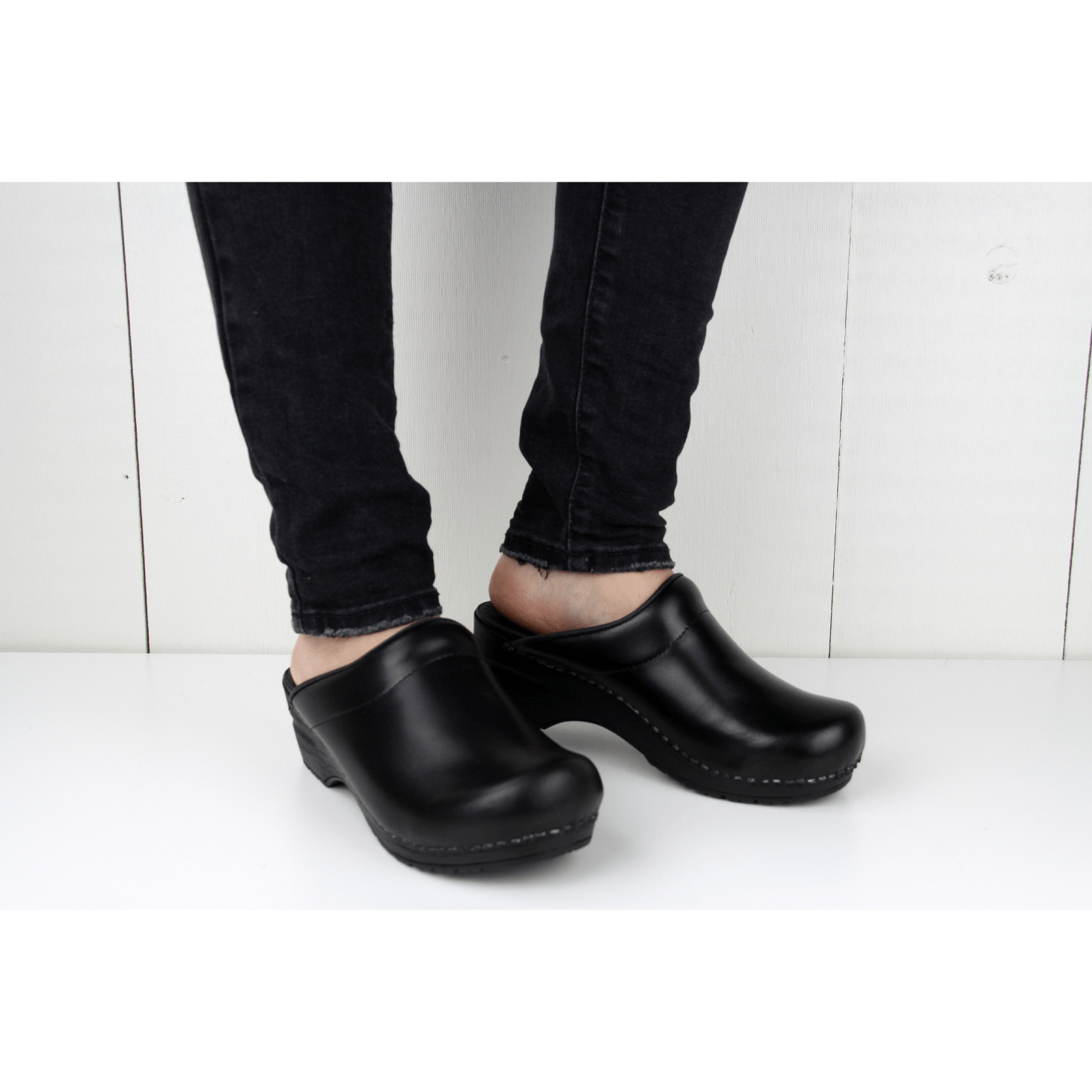 Sonja Cabrio Women s Clog in Black Sanita