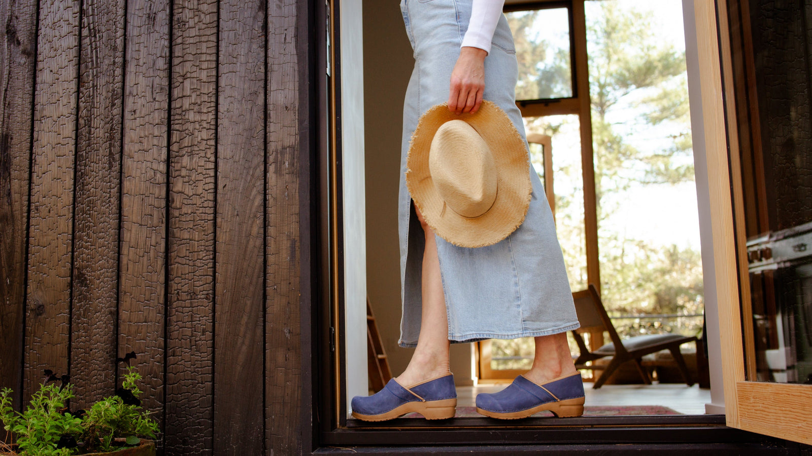 How to Style Clogs This Fall: Outfit Ideas for Every Week