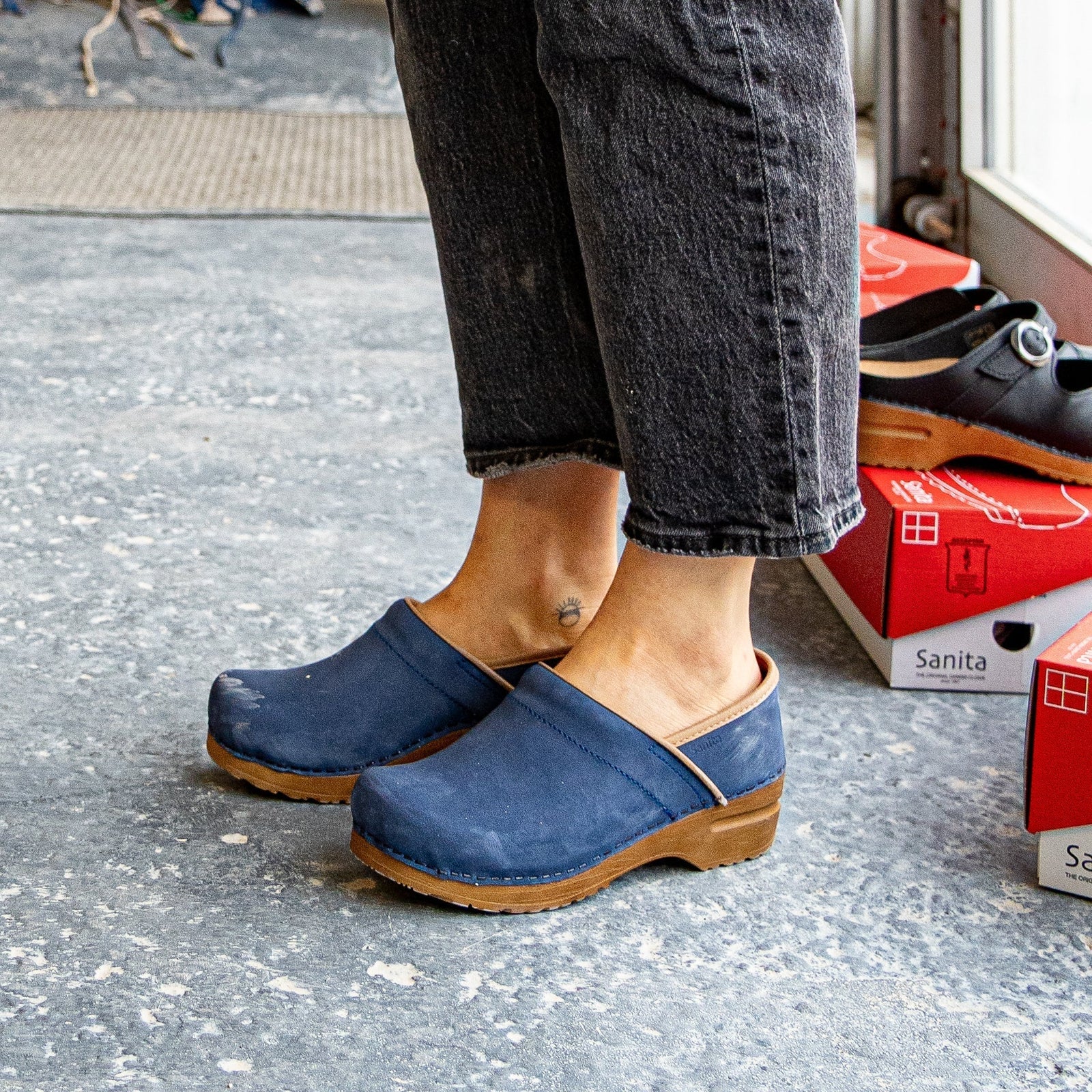 Are Clogs Good for Arch Support?