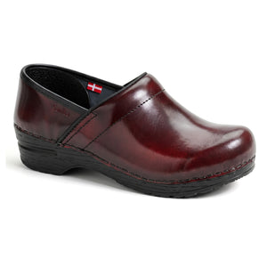Sanita Pro. Cabrio Men's Clog in Bordeaux Closed Back Clog