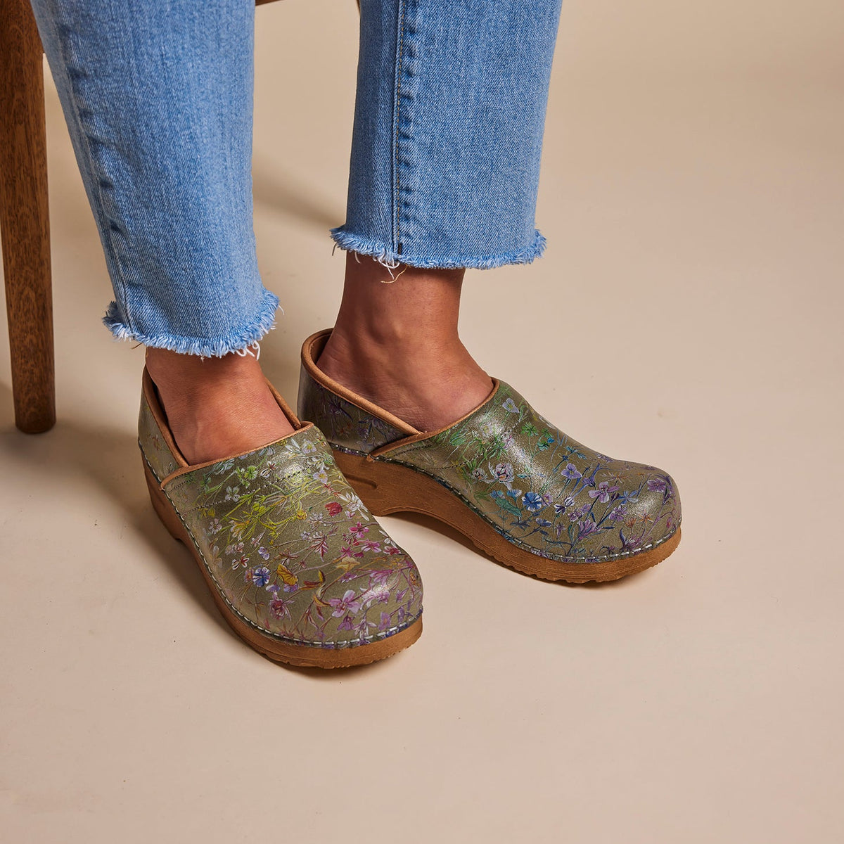 Sanita Fuchsia Women&#39;s in Sage Closed Back Clog