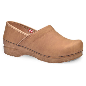 Sanita Hinsdale Women&#39;s Vegan Clog in Cognac Closed Back Clog