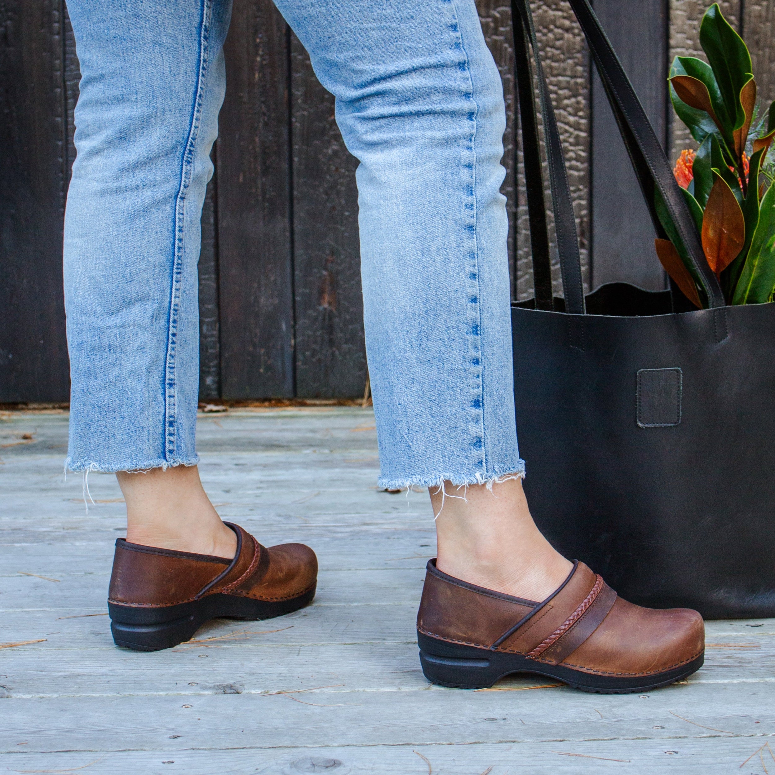 Lorette Women's Clog in Antique Brown Sanita