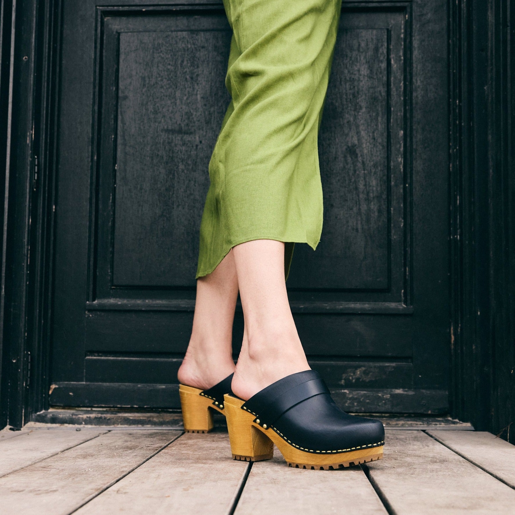 Peleni Women's Wood Clog in Black Sanita