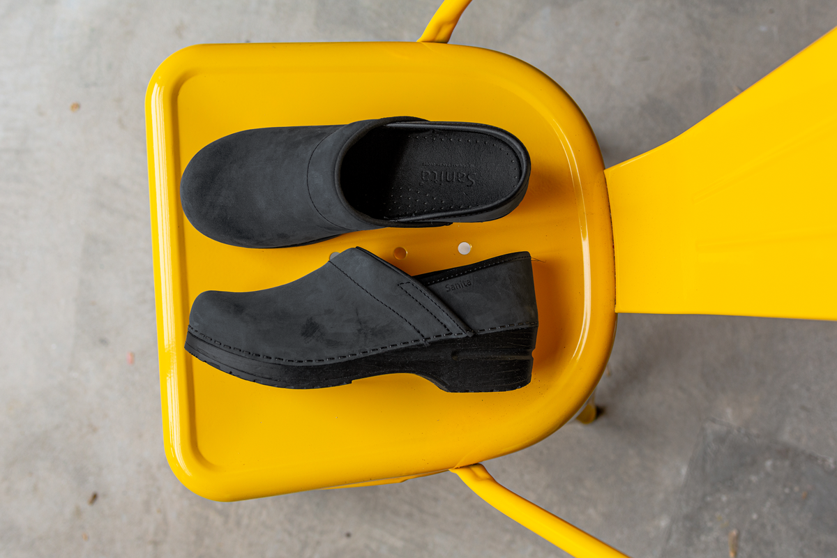 Sanita Pro. Oiled Leather Men&#39;s Clog in Black Closed Back Clog