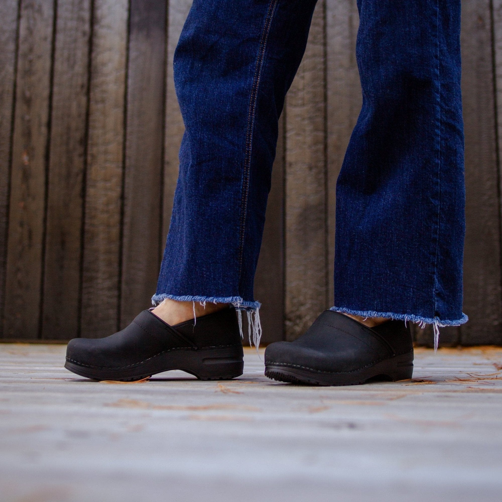 Pro. Oiled Leather Women's Clog in Black Sanita