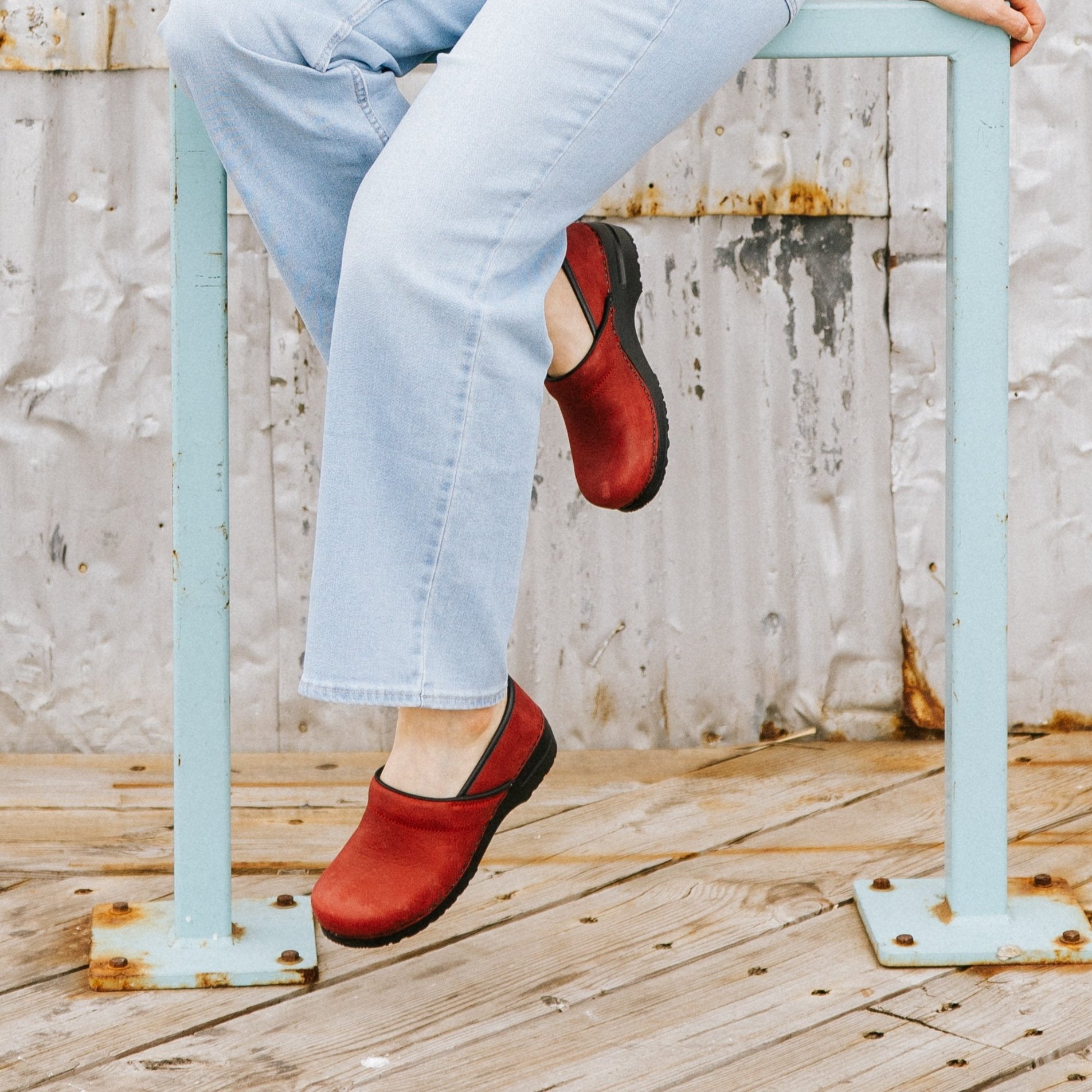 sanita professional oiled leather clog