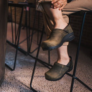Sanita Pro. Oiled Leather Women&#39;s in Olive Closed Back Clog