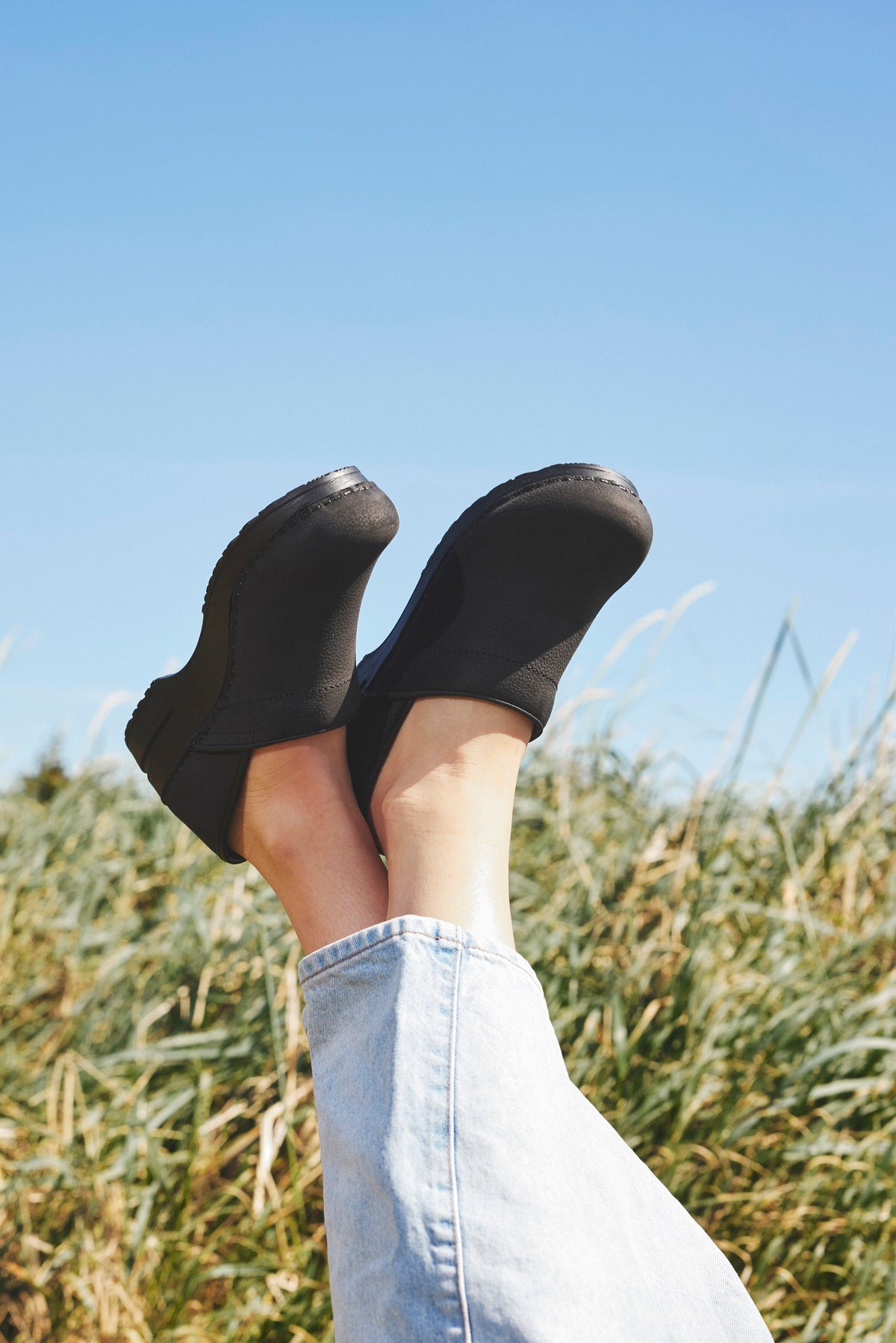 Sanita Pro. Textured Oil Women&#39;s Clog in Black Closed Back Clog