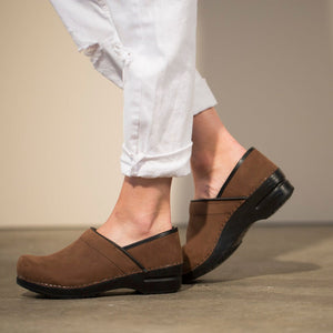 Sanita Pro. Textured Oil Women&#39;s Clog in Antique Brown Closed Back Clog
