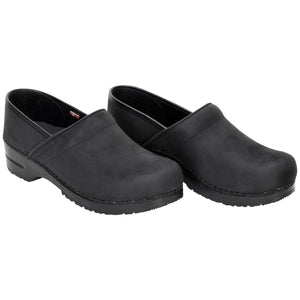 Sanita Pro. Textured Oil Women&#39;s in Black Closed Back Clog