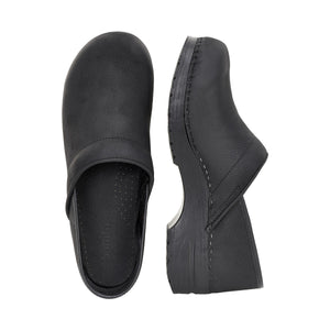 Sanita Pro. Textured Oil Women&#39;s in Black Closed Back Clog