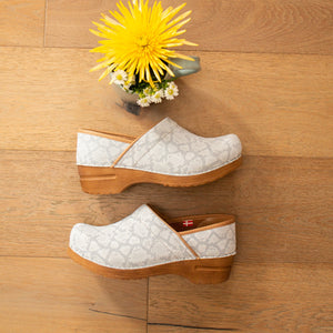 Sanita Viper Women&#39;s Clog in Light Grey Closed Back Clog