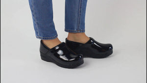 Sanita Pro. Patent Women&#39;s in Black Closed Back Clog