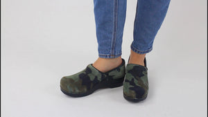 Sanita Gilford Women&#39;s in Olive Closed Back Clog