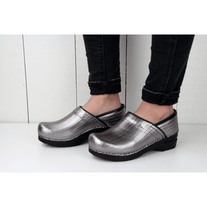 Sanita Cairo Women&#39;s in Silver Closed Back Clog