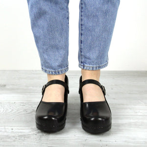 Sanita Clare Women&#39;s in Black - Avail Fall &#39;22 Closed Back Clog