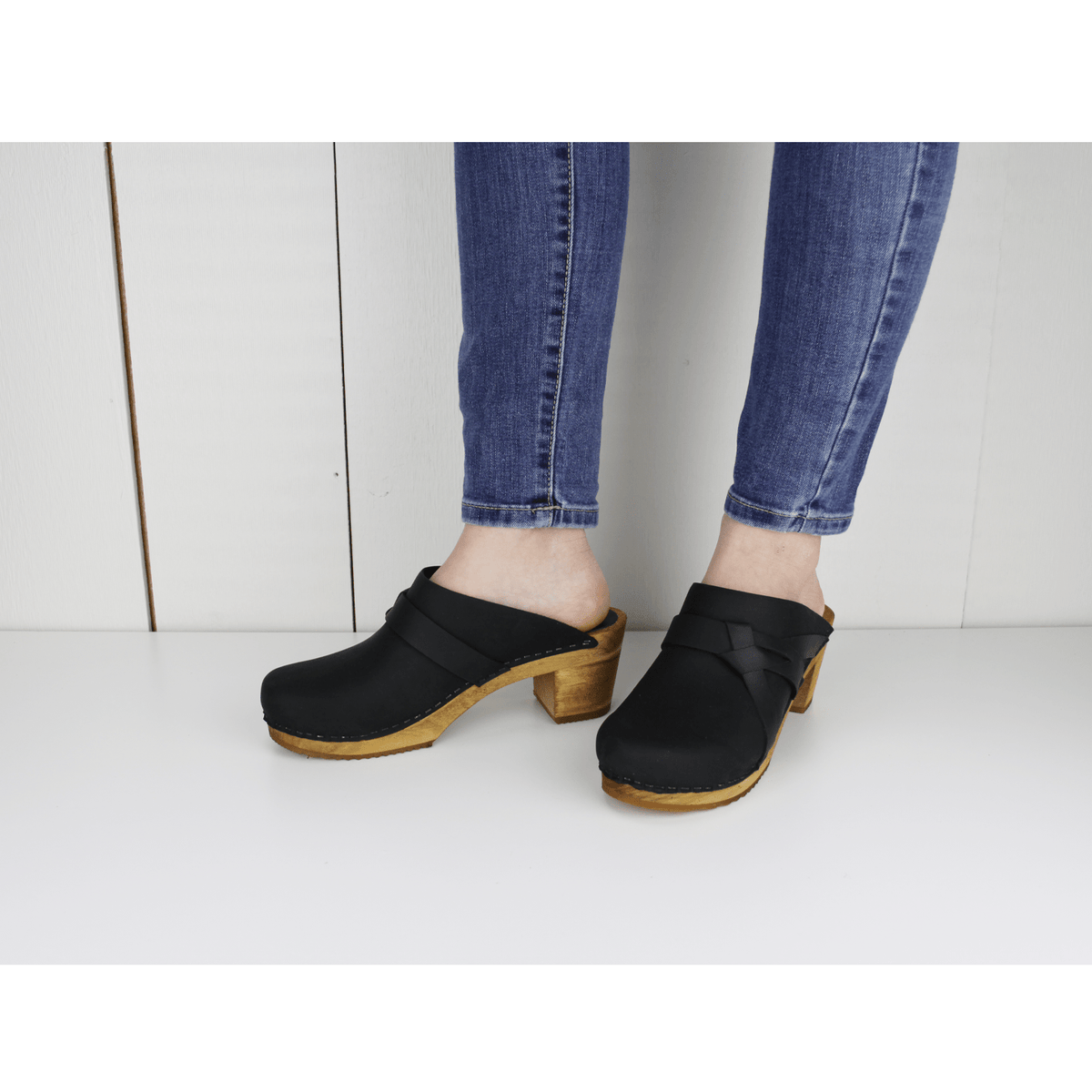 Manuella Women s in Black Sanita
