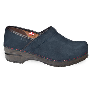 Sanita Nina Women&#39;s Clog in Midnight Closed Back Clog