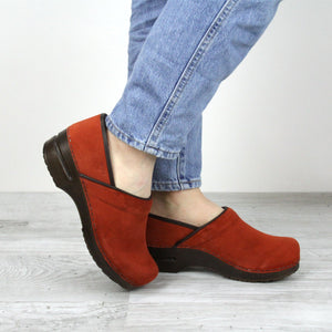 Sanita Nina Women&#39;s in Rust - Avail Fall &#39;22 Closed Back Clog