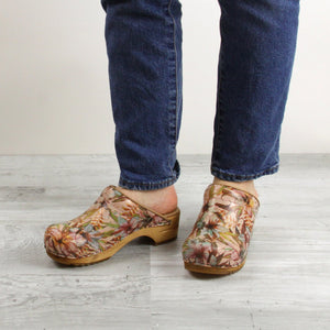 Sanita Orchid Women&#39;s in Multicolor Open Back Clog