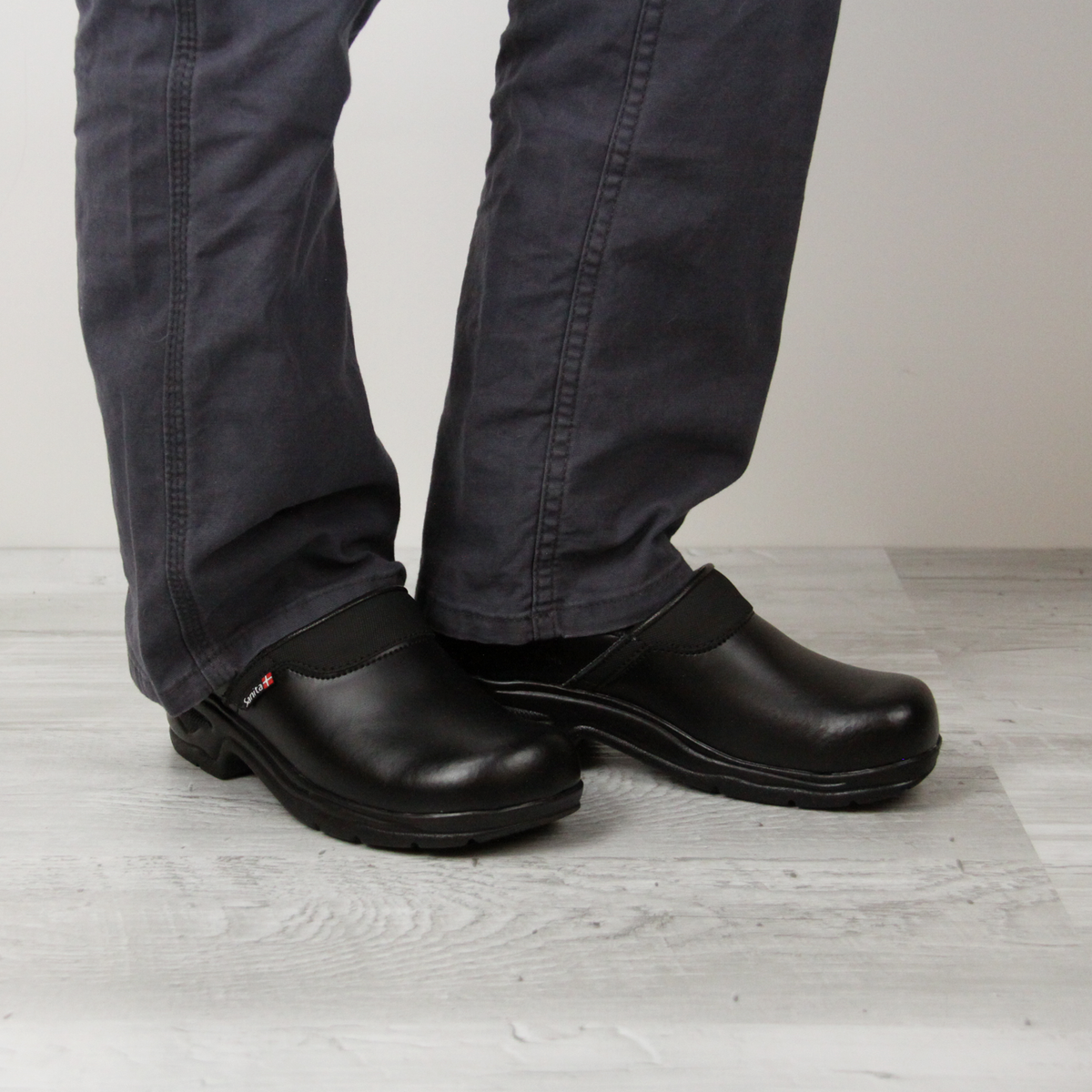 Sanita Pro Light O2 Unisex in Black Clog