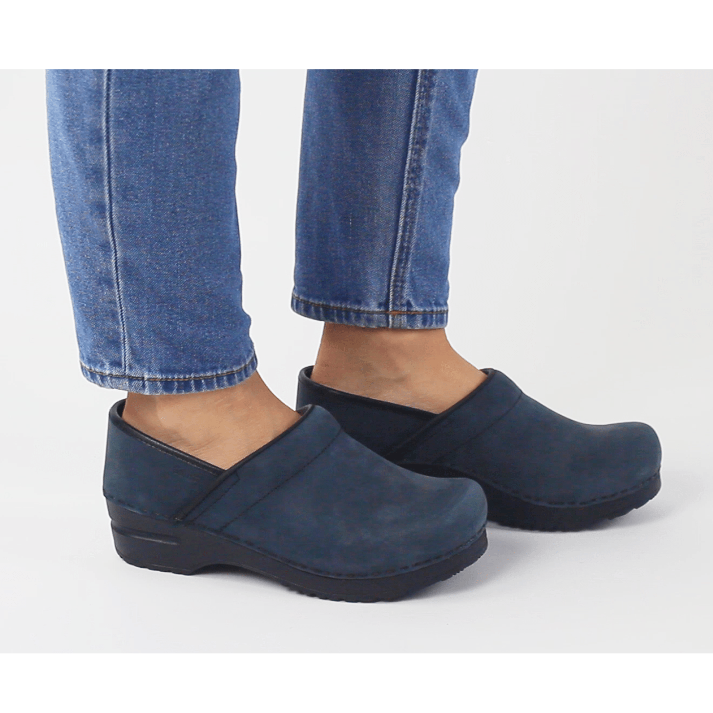 Sanita oiled 2025 leather clogs