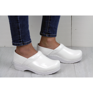 Sanita Pro. Patent Women&#39;s in White - avail Fall &#39;22 Closed Back Clog