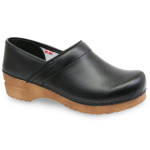 Sanita Pro. PU Women&#39;s Clog in Black/Tan Closed Back Clog