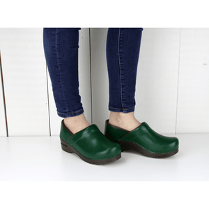 Sanita Pro. PU Women&#39;s in Dark Green Closed Back Clog