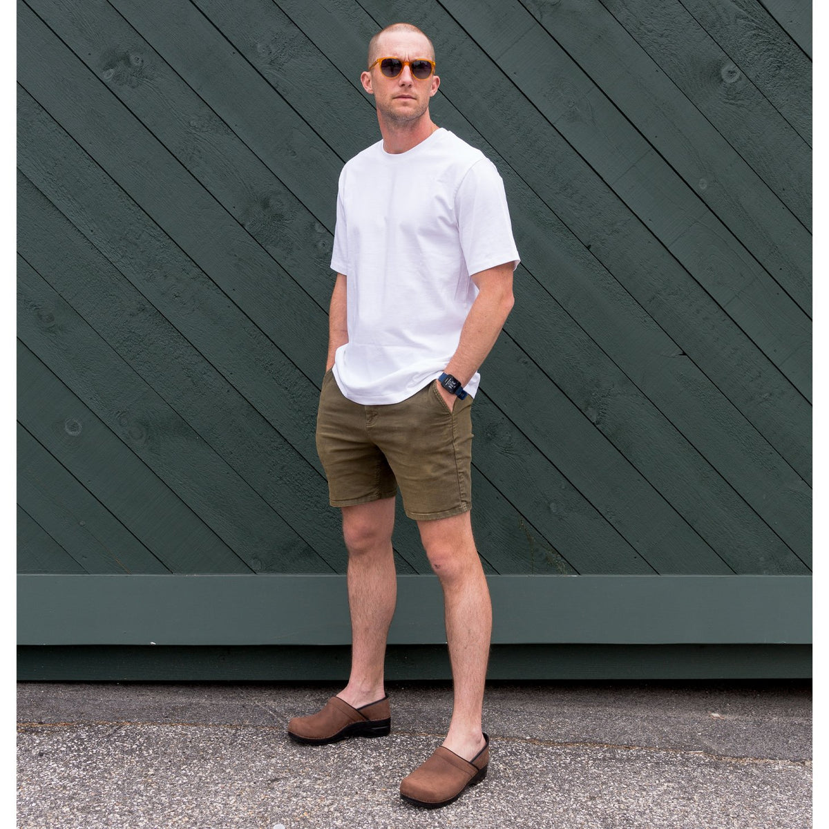 Sanita Pro. Textured Oil Men&#39;s in Antique Brown Closed Back Clog