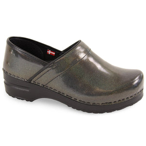 Sabel Women's Slip Resistant Clog in Charcoal Sanita